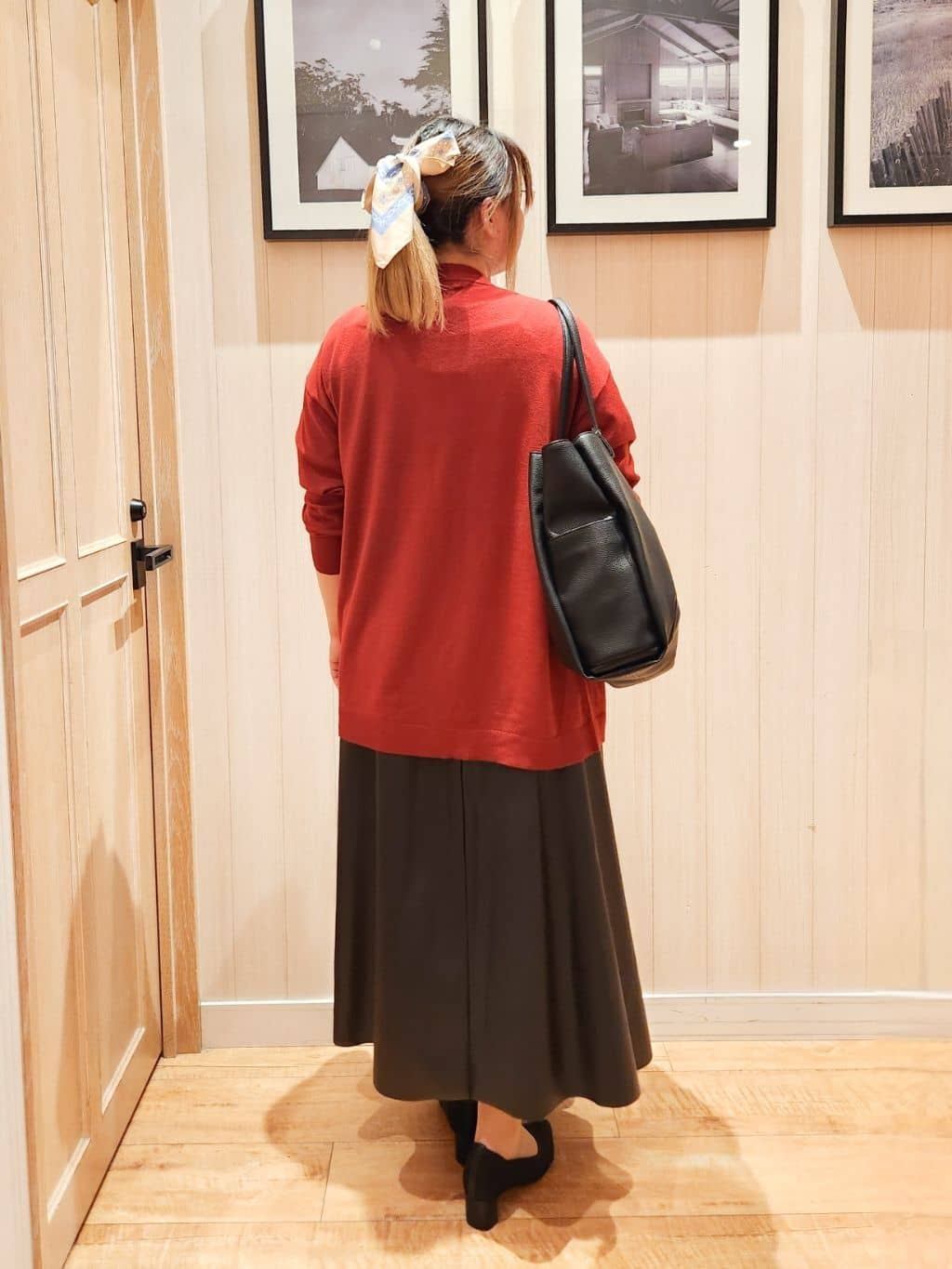 れーやんさんの「SHOO･LA･RUE｜【洗える/S-LL】大人上品な印象のサテン5分袖ブラウス」を使ったコーディネート