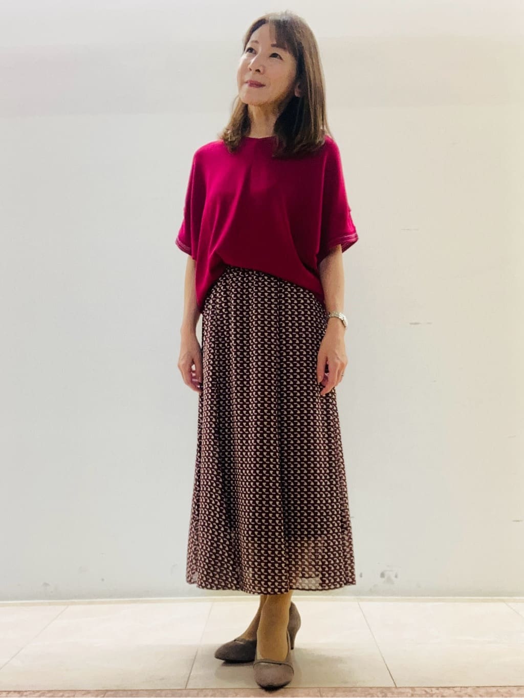 kurodaさんの「Reflect｜【WEB先行カラーあり／マシンウォッシュ可／ウエスト総ゴム】コツキ幾何柄ロングスカート」を使ったコーディネート