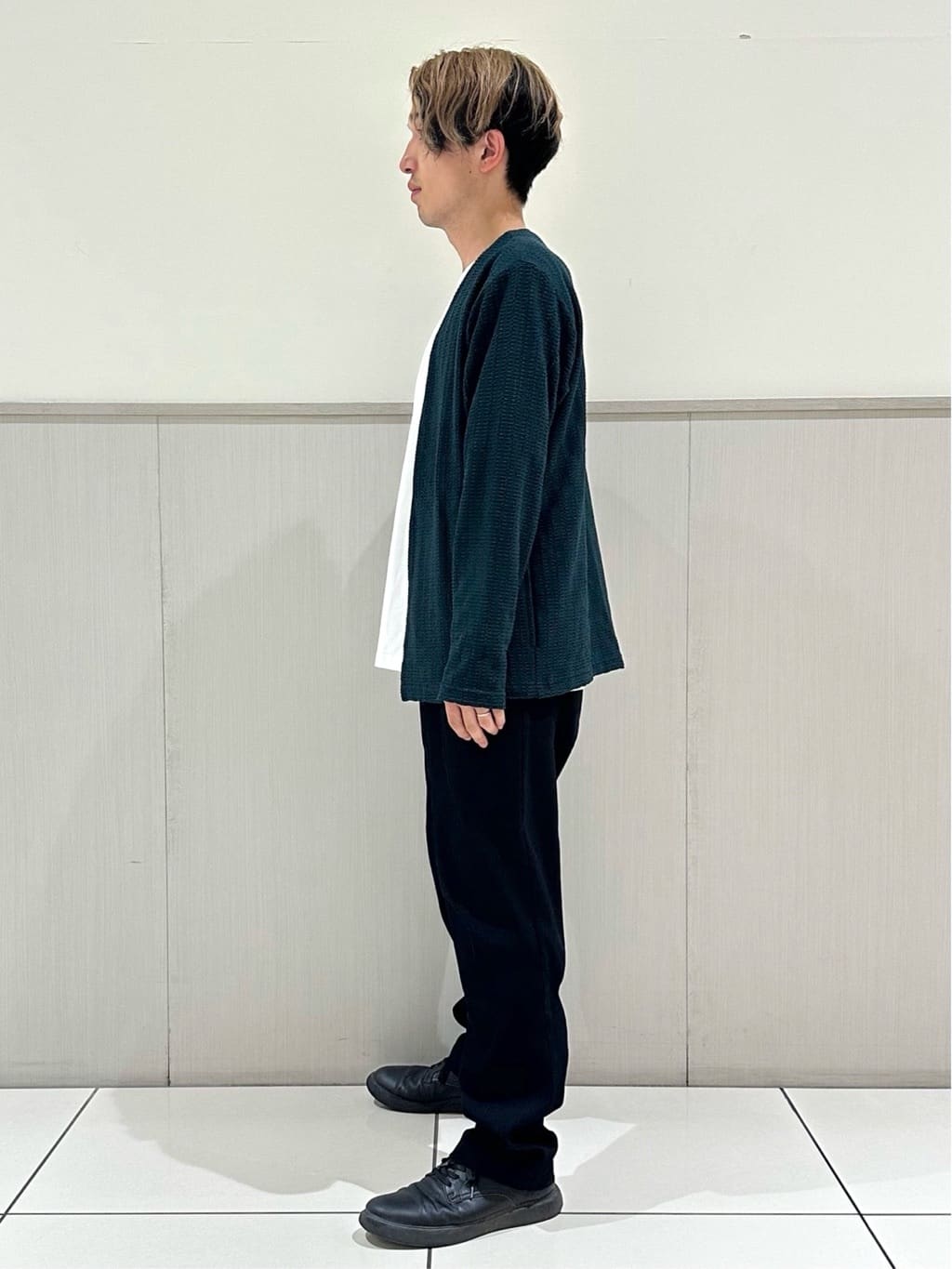 tomoyaさんの「THE SHOP TK｜【セットでお買い得！！】長袖カーディガン＋半袖Tシャツ　洗濯機OK/吸水速乾(Tシャツのみ)」を使ったコーディネート