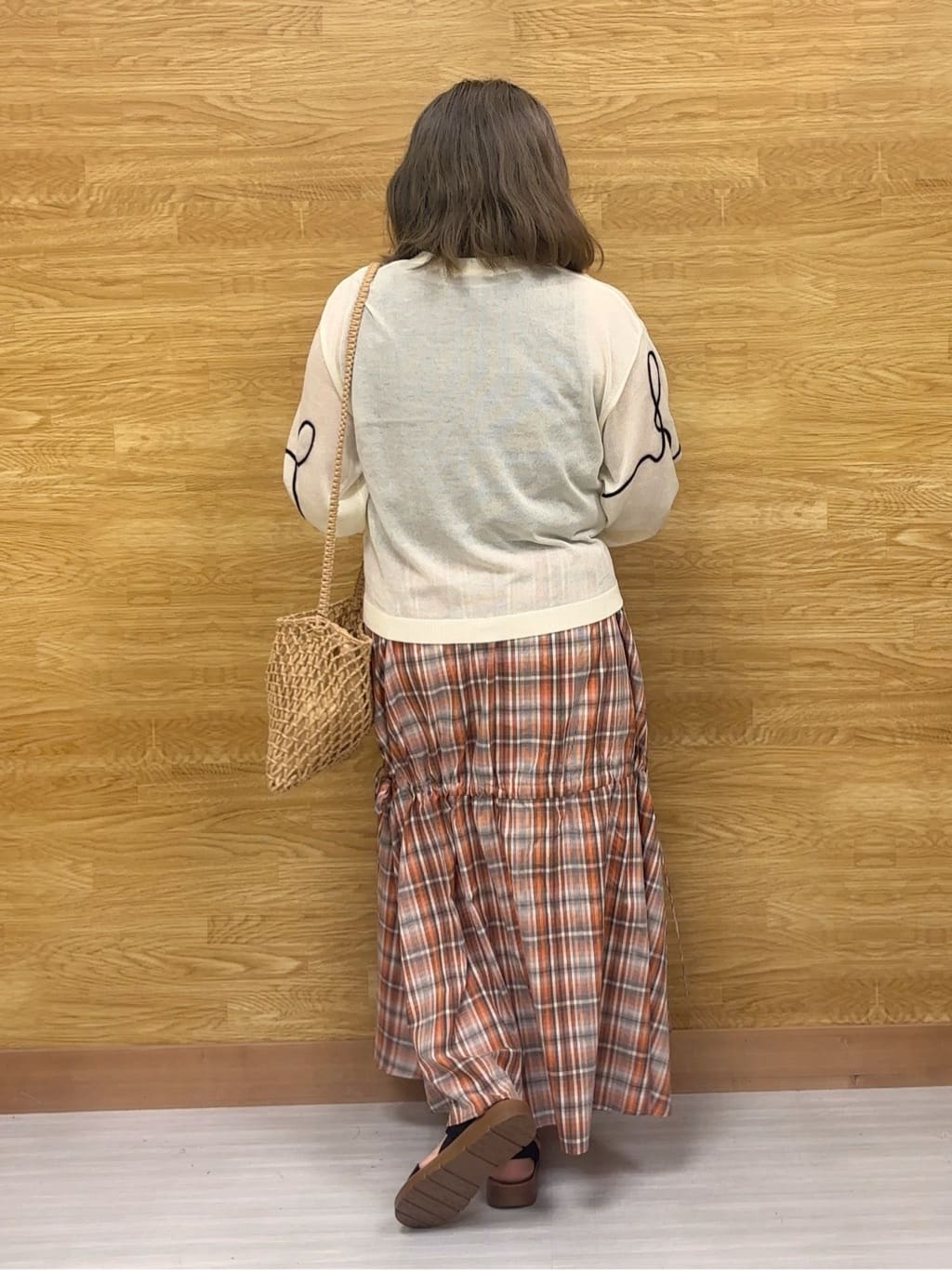 ぁむさんの「SHOO･LA･RUE｜ニュアンスデザインがこなれ見え 刺繍デザイン シアーカーディガン」を使ったコーディネート