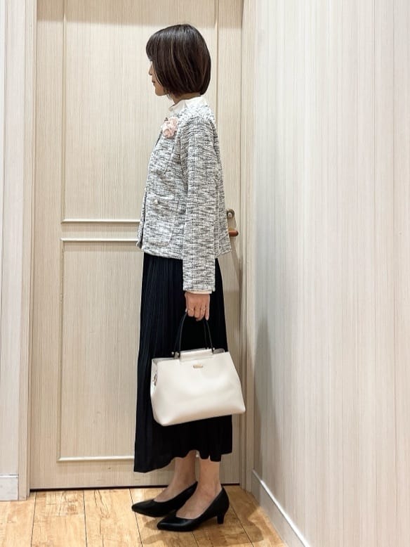 kuraさんの「SHOO･LA･RUE｜◆【S-3L/洗える/セレモニー】さらり軽やか フリルスタンドカラーブラウス」を使ったコーディネート