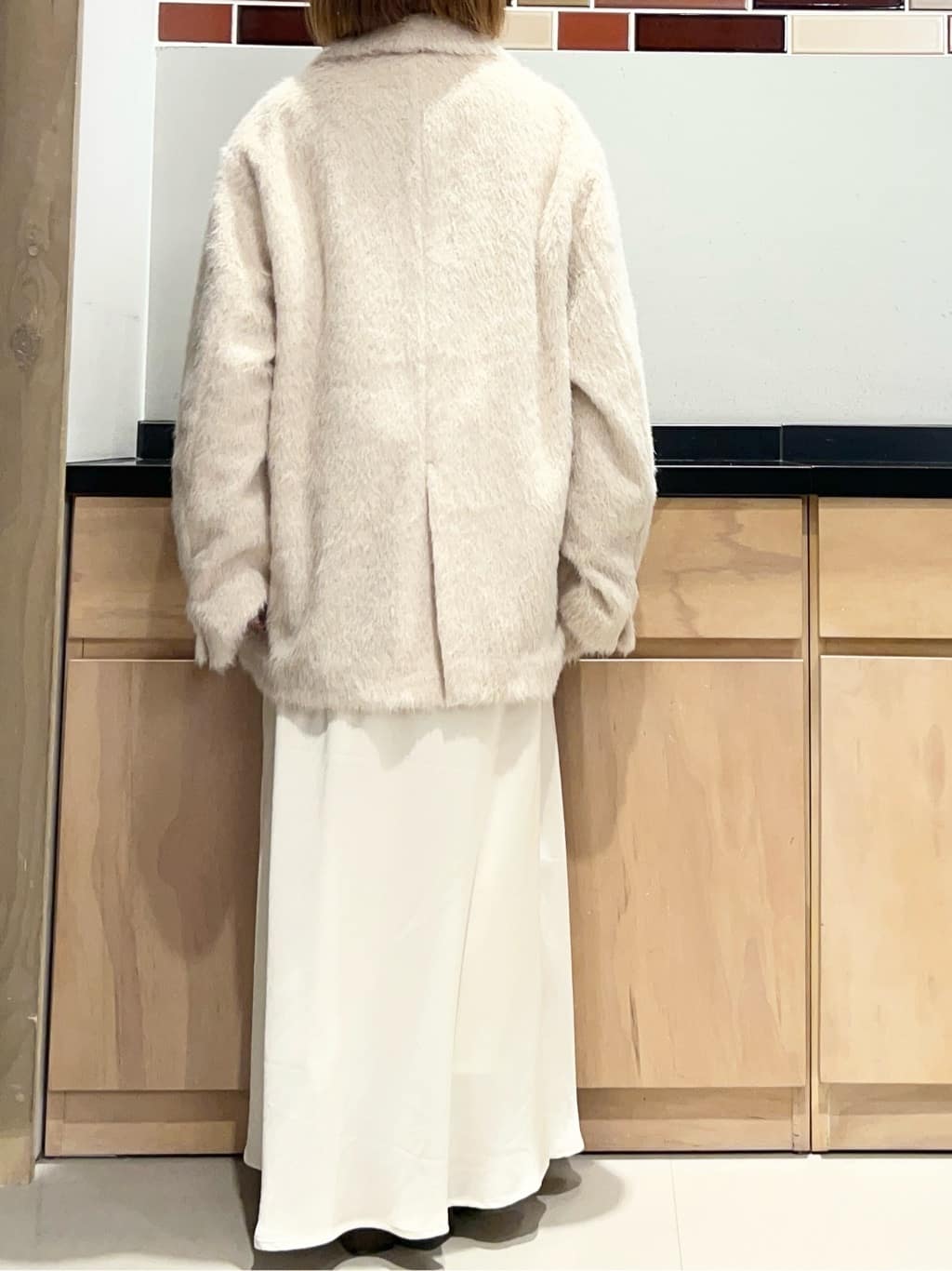 かのさんの「THE SHOP TK｜纏うだけで大人上品 シャギーチェスターハーフコート」を使ったコーディネート