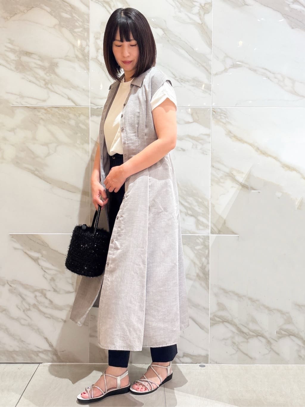 マキさんの「index｜ストレッチテーパードパンツ【洗濯機洗い可／吸水速乾／防シワ】」を使ったコーディネート