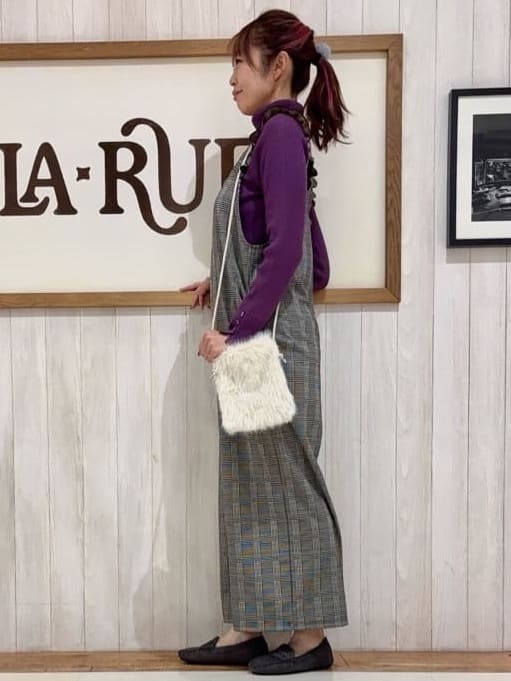 みきぽんさんの「SHOO･LA･RUE｜【あったか】大人のための チェック柄フリルサロペット」を使ったコーディネート