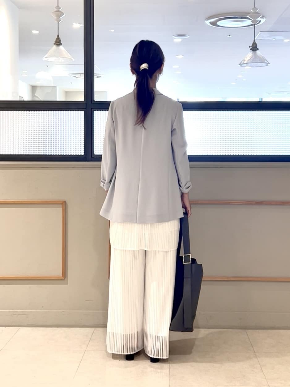 𝑹𝑶𝑴𝑰さんの「INDIVI｜【着る日傘／遮熱／UVケア】ダブルジャケット」を使ったコーディネート
