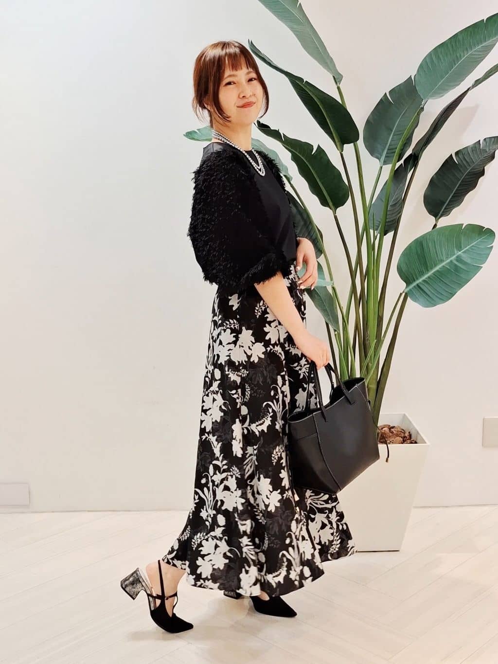YuKaRiさんの「UNTITLED｜【丸首/Tシャツ風/短丈】シャギースリーブ ポンチカットソー」を使ったコーディネート