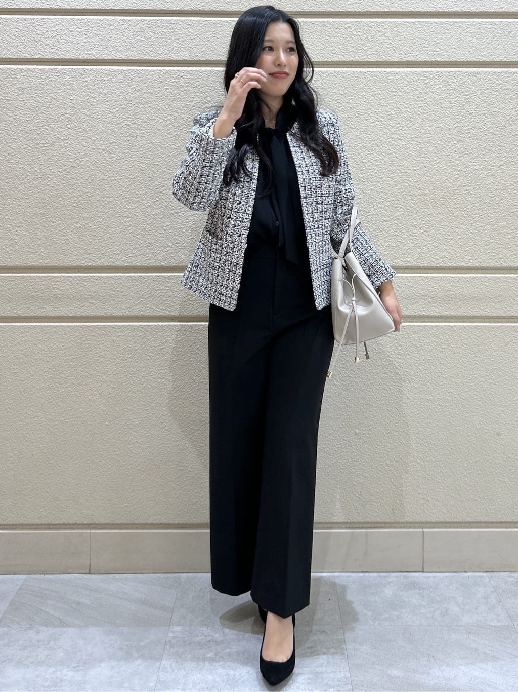 Momokaさんの「COUP DE CHANCE｜【洗える／日本製】女性らしい細ボウタイブラウス」を使ったコーディネート