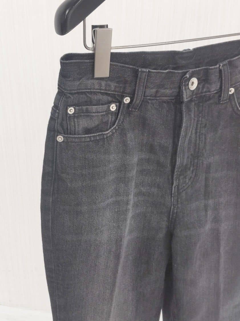 NAさんの「COUP DE CHANCE｜【環境に配慮したデニム】細身デニムパンツ」を使ったコーディネート