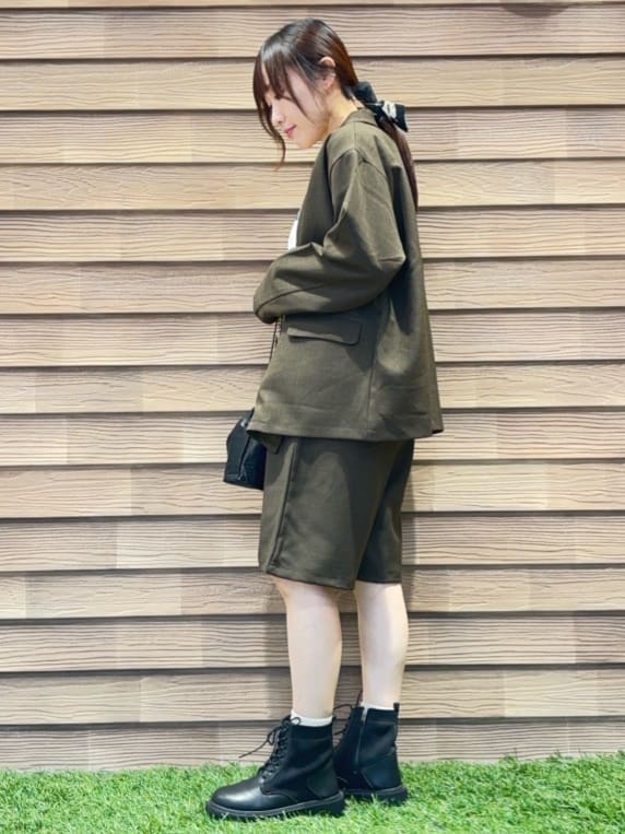 himiさんの「SHOO･LA･RUE｜【洗濯機可/S-LL】周りと差がつく チェーンステッチロゴロンT」を使ったコーディネート