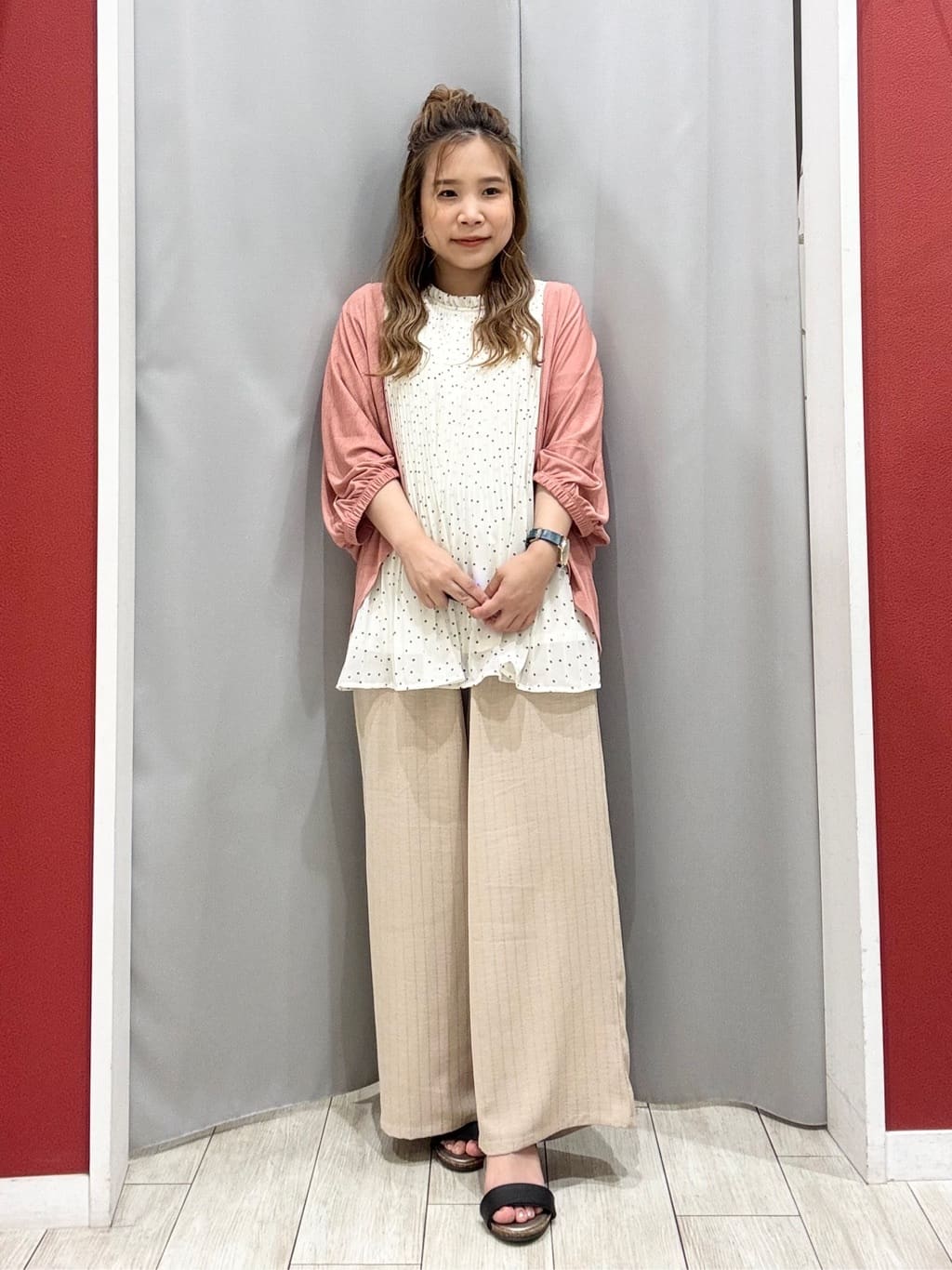 shioさんの「SHOO･LA･RUE｜【UV/さらさらタッチ】女性らしさ漂う 5分袖ボレロカーディガン」を使ったコーディネート