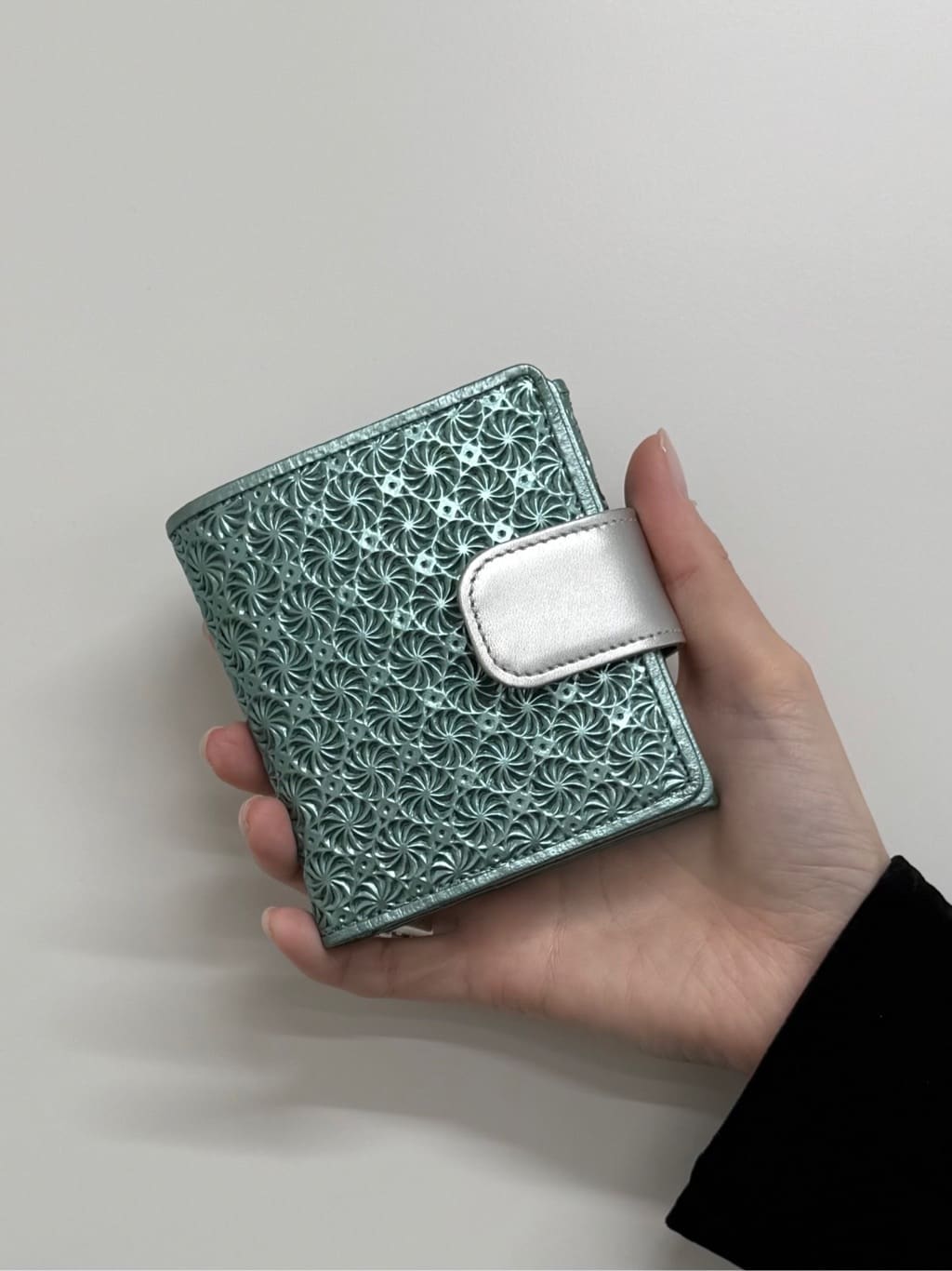 Kさんの「HIROKO HAYASHI｜GIRASOLE PIPERITA（ジラソーレ ピペリータ）薄型二つ折り財布」を使ったコーディネート