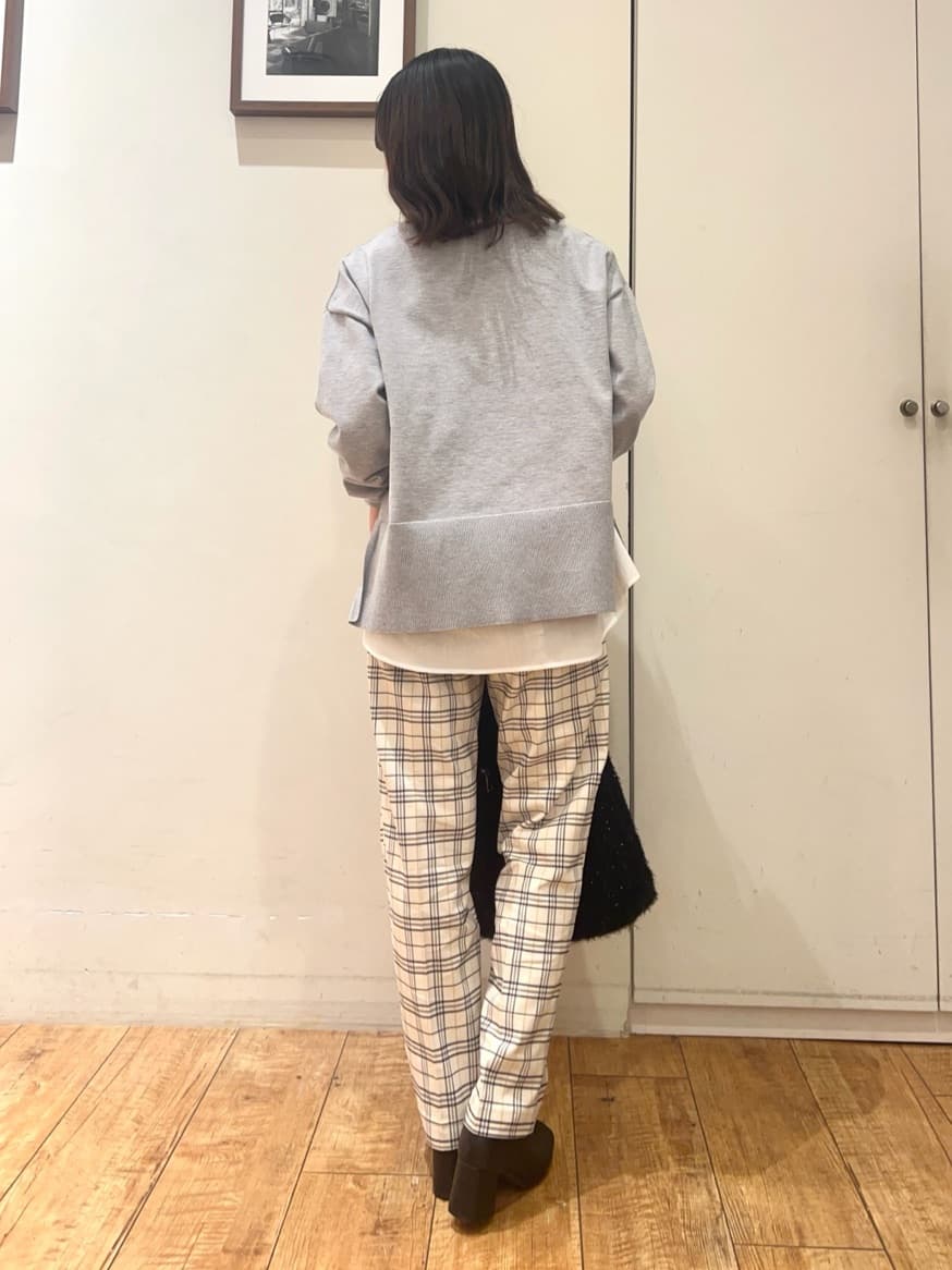 AIRIさんの「SHOO･LA･RUE｜【2点セット/洗濯機可/S-LL】着回しがきく もちもちハイネックニット+裾シャツインナー」を使ったコーディネート