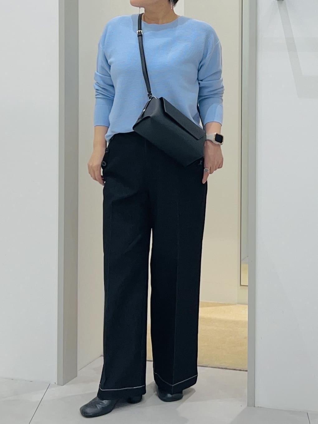 タナさんの「THE SHOP TK｜【S-XLサイズ/上品見えが叶う】Vネックニット/洗濯機OK」を使ったコーディネート