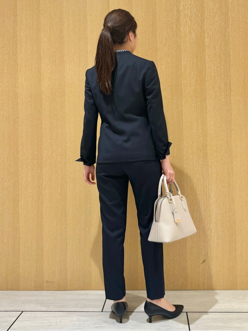 nanaさんの「UNTITLED｜【洗える通勤スーツ】レジェールギャバ　ストレッチカラーレスジャケット」を使ったコーディネート