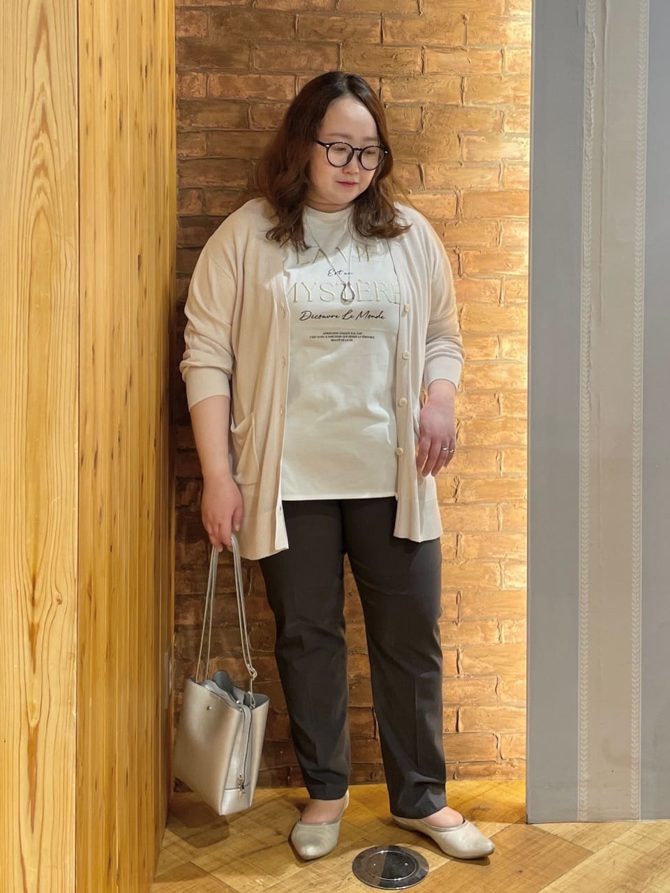 Risaさんの「SHOO･LA･RUE｜【S-LL/ひんやり/UV】ぷっくりラメプリントロゴTシャツ」を使ったコーディネート