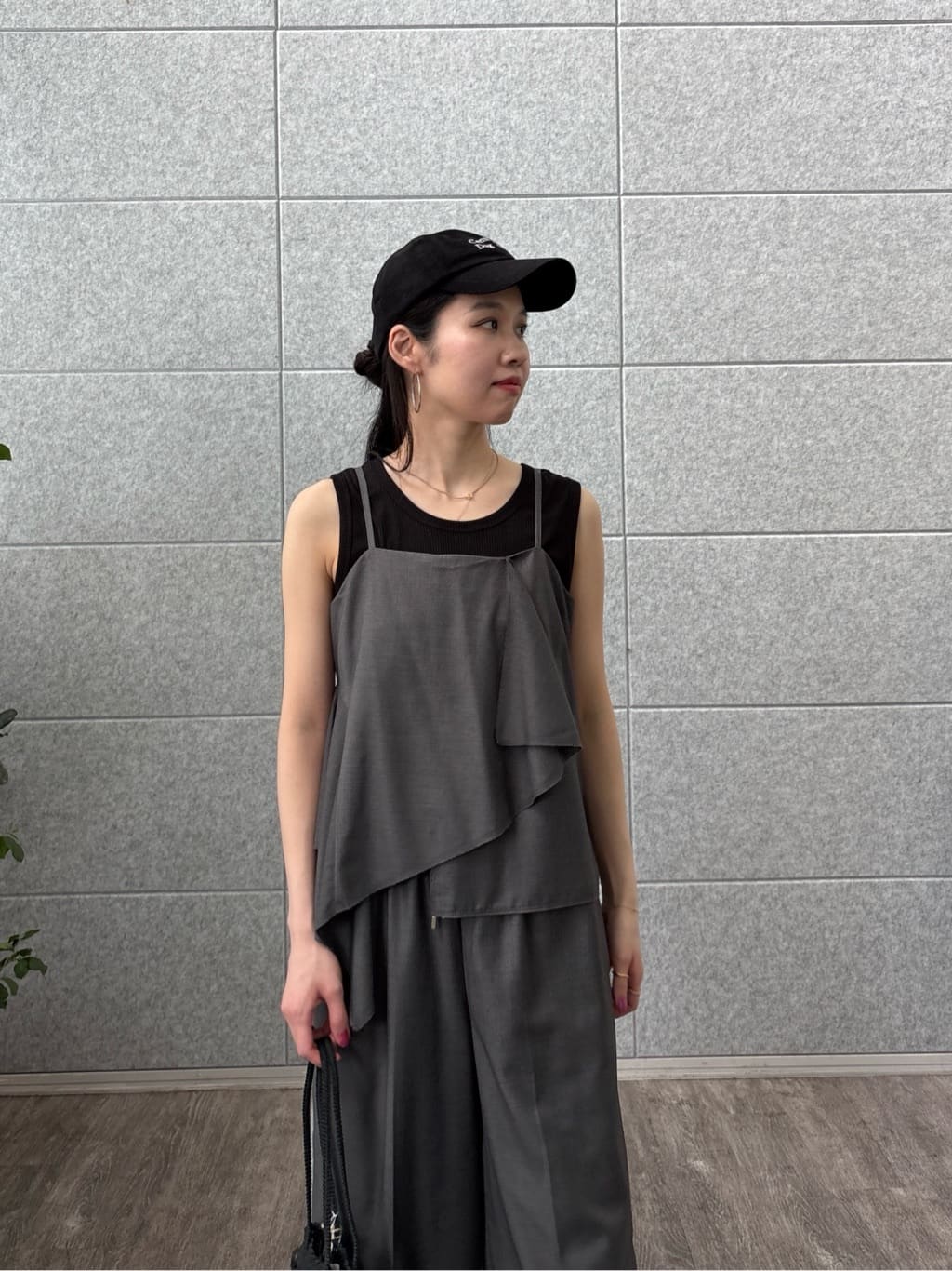 ひなさんの「INDIVI｜【セットアップ可能】サキソニーサイドラインパンツ」を使ったコーディネート
