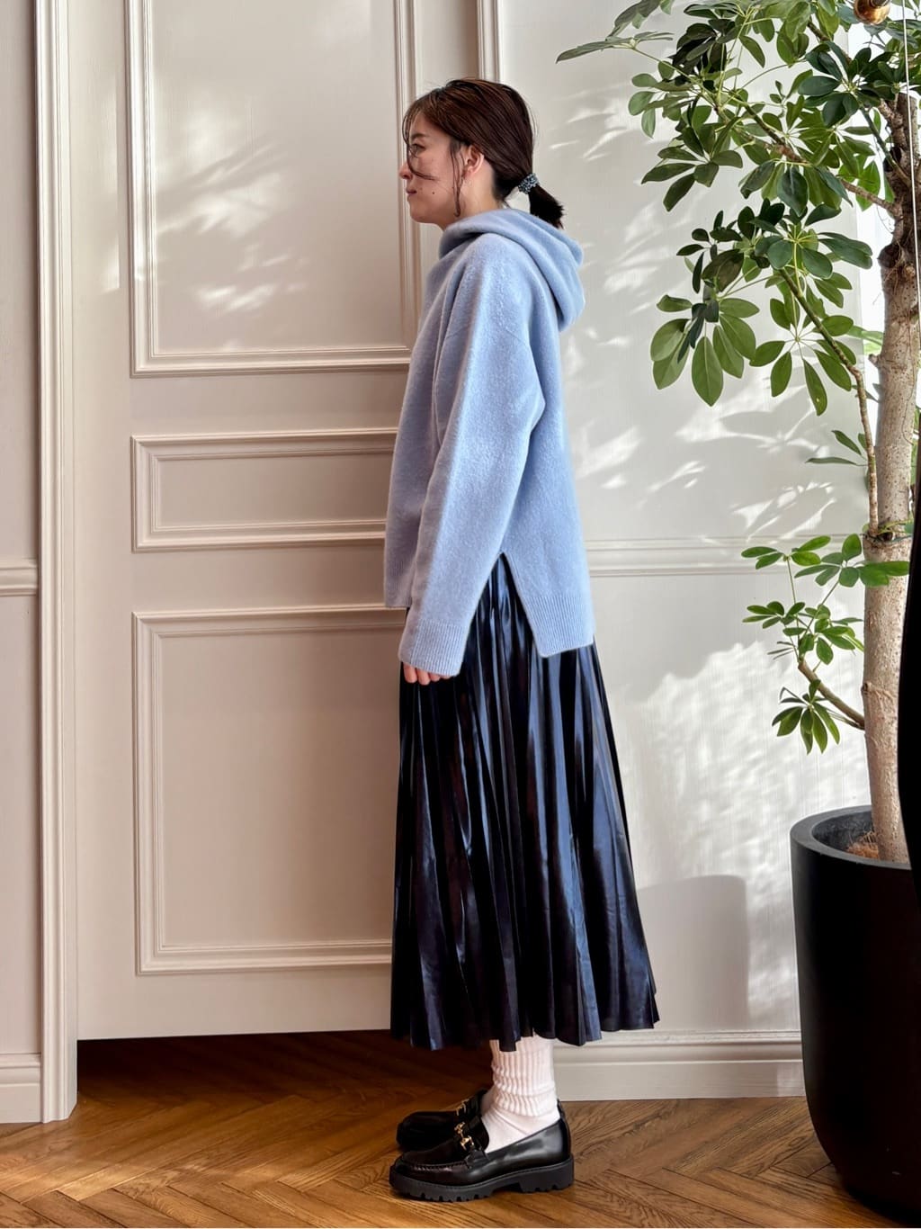 nakaoさんの「DRESSTERIOR｜◆【洗える/ストレッチ性/オンオフ】箔プリントプリーツスカート」を使ったコーディネート