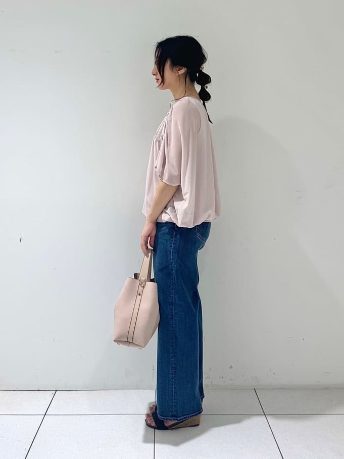 そんさんの「INDIVI｜【洗える／体型カバー】シャーリングシアートップス」を使ったコーディネート