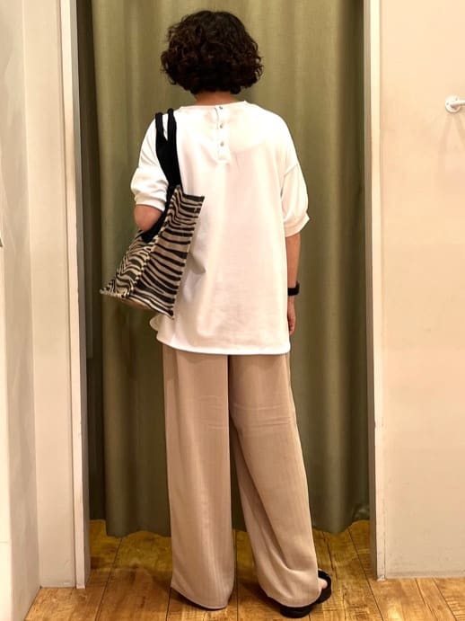 ☆ほしさんの「SHOO･LA･RUE｜【S-LL/ひんやり/UV】ぷっくりラメプリントロゴTシャツ」を使ったコーディネート