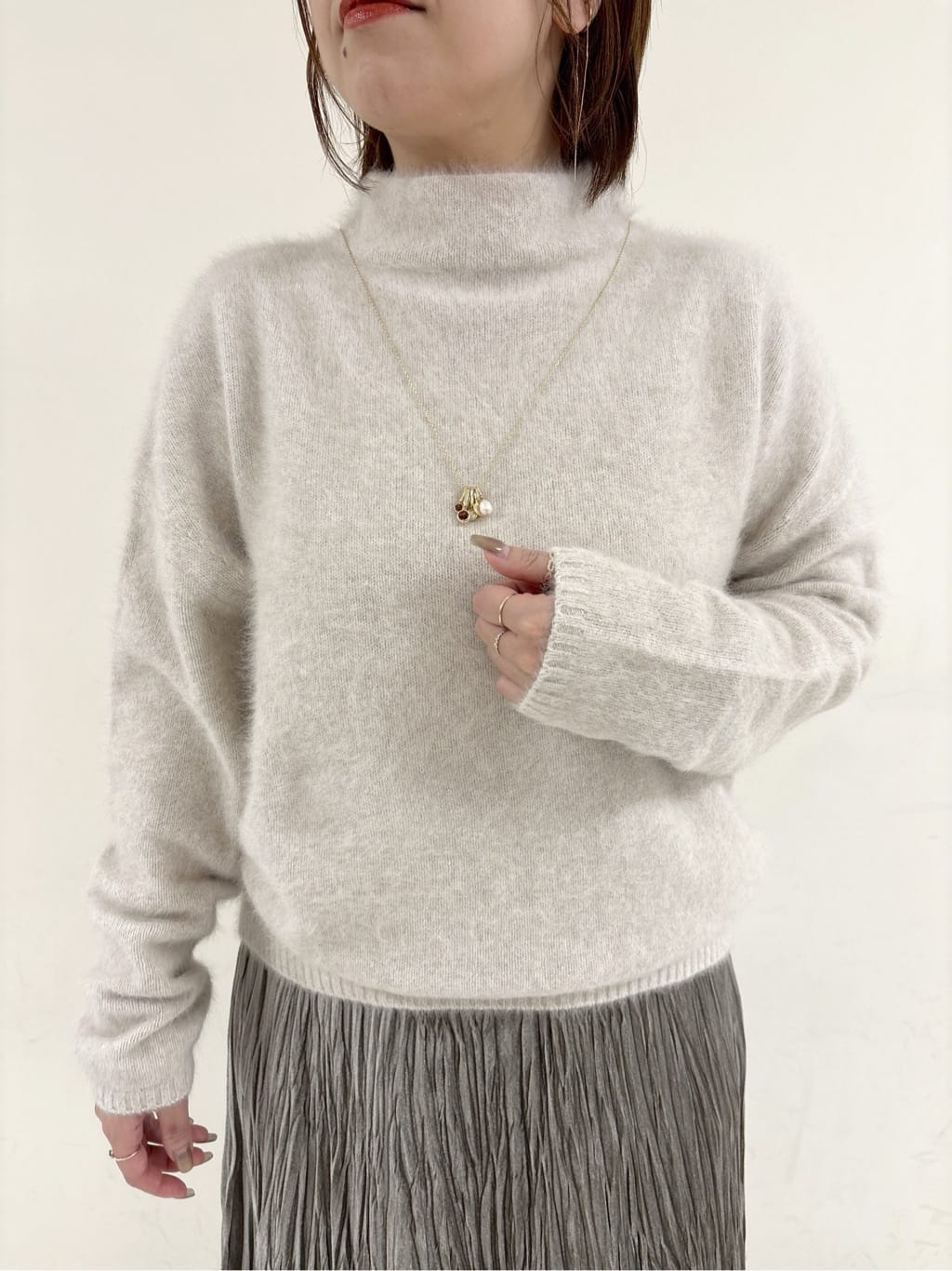 ayumiさんの「UNTITLED｜【大人な品格/ふわふわニット】フォックスカシミヤ コクーンニット」を使ったコーディネート