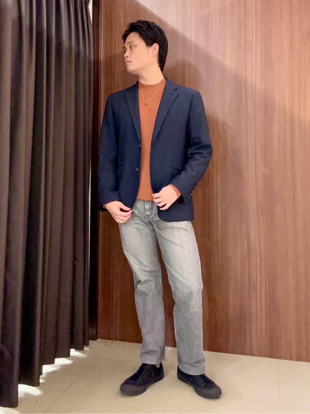 中村さんの「TAKEO KIKUCHI｜ハイゲージ モックネック ニット プルオーバー」を使ったコーディネート