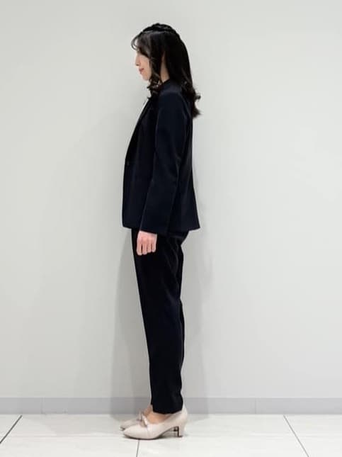 kayoさんの「INDIVI｜【洗える／UVケア／スーツ】ストレッチタックテーパードパンツ」を使ったコーディネート