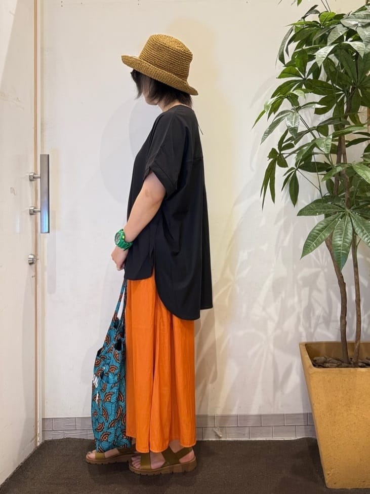 misakiさんの「SHOO･LA･RUE｜【S-LL/裏地ひんやり】スカート見えで上品に マットサテンスカーチョ」を使ったコーディネート