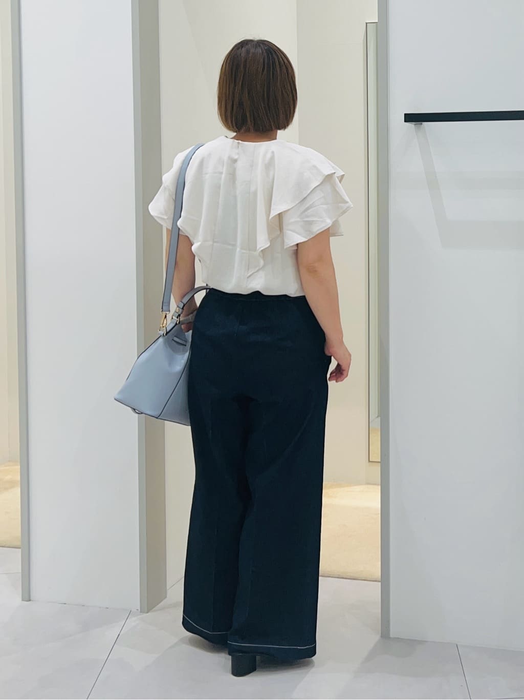 タナさんの「THE SHOP TK｜【ONOFF活躍】フリルデザインブラウス/セットアップ可」を使ったコーディネート
