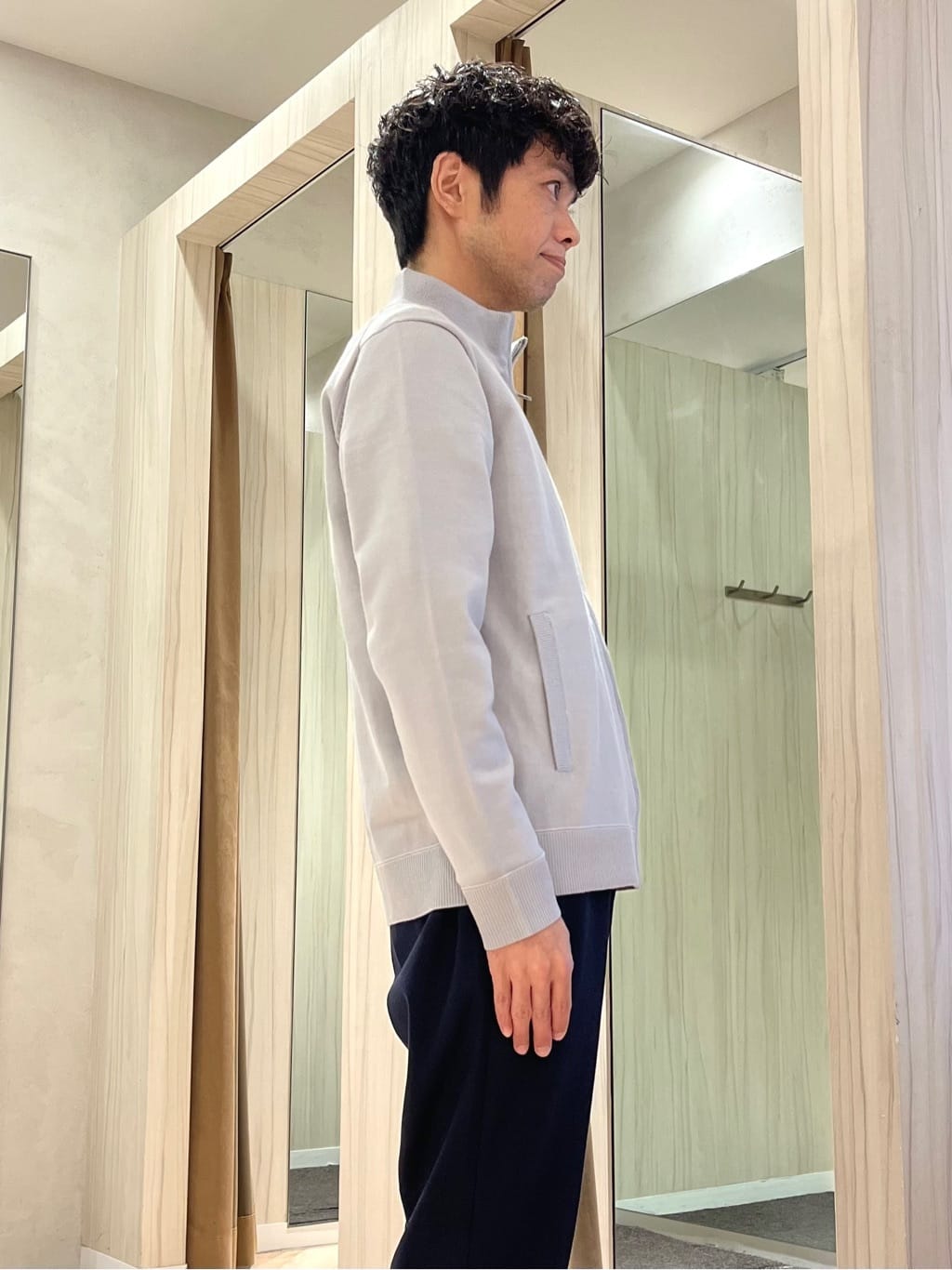 URAさんの「TAKEO KIKUCHI｜アンチピリング ジップアップ ニット」を使ったコーディネート
