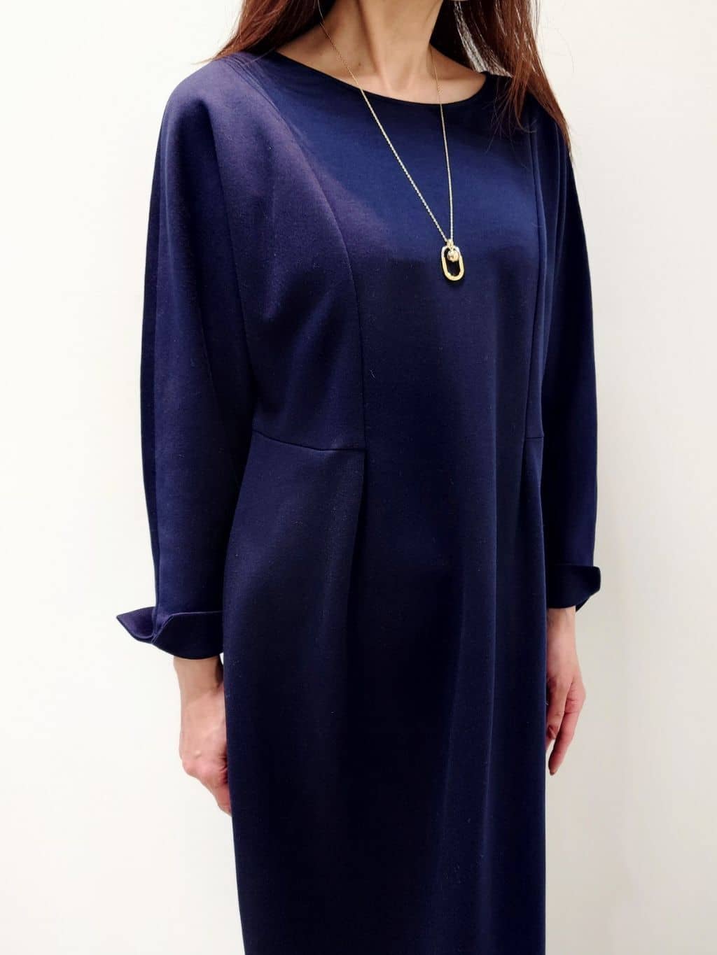yoshiさんの「Reflect｜◆【夏SALE】ドルマンスリーブストレートシルエットワンピース」を使ったコーディネート