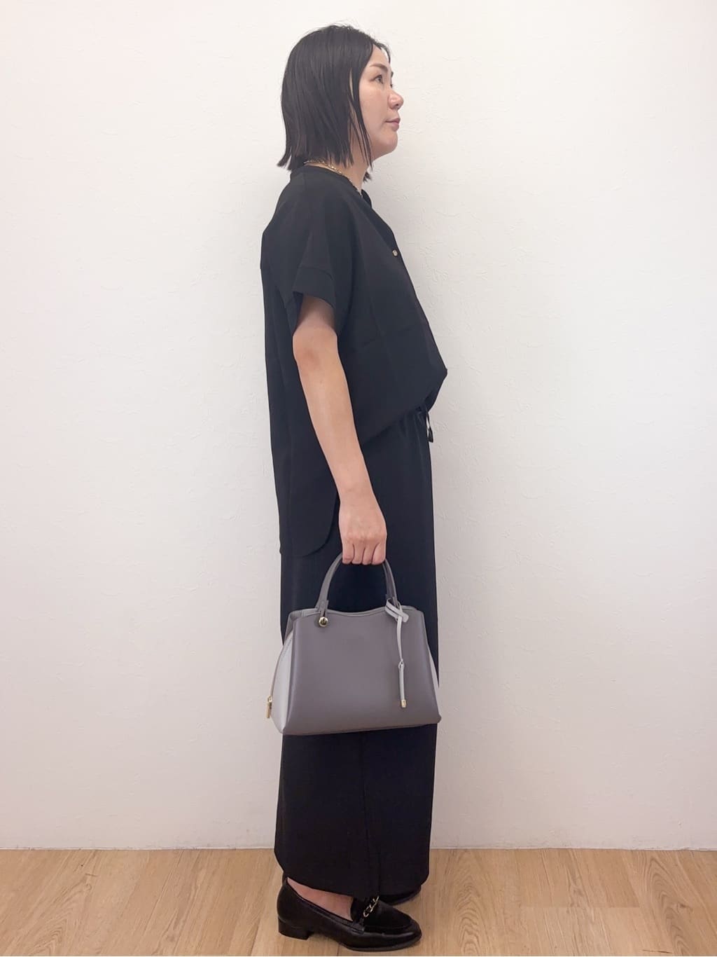 Takeさんの「OPAQUE.CLIP｜《5色展開／SS-LLサイズ》スキッパー金ボタンブラウス／セットアップ対応【防シワ／ストレッチ／洗濯」を使ったコーディネート