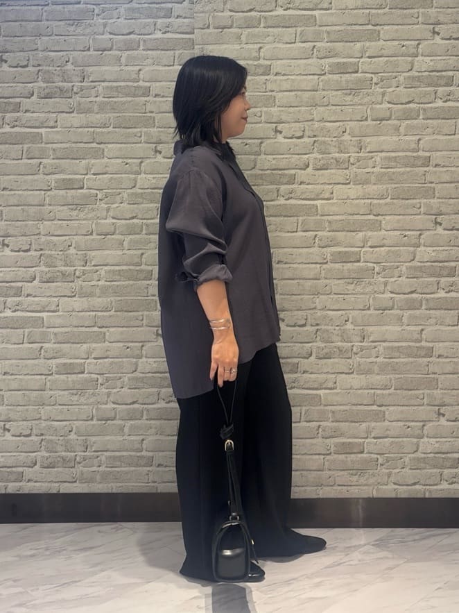 Akiさんの「INDIVI｜【体型カバー／清涼感】シアーオーバーシャツ」を使ったコーディネート
