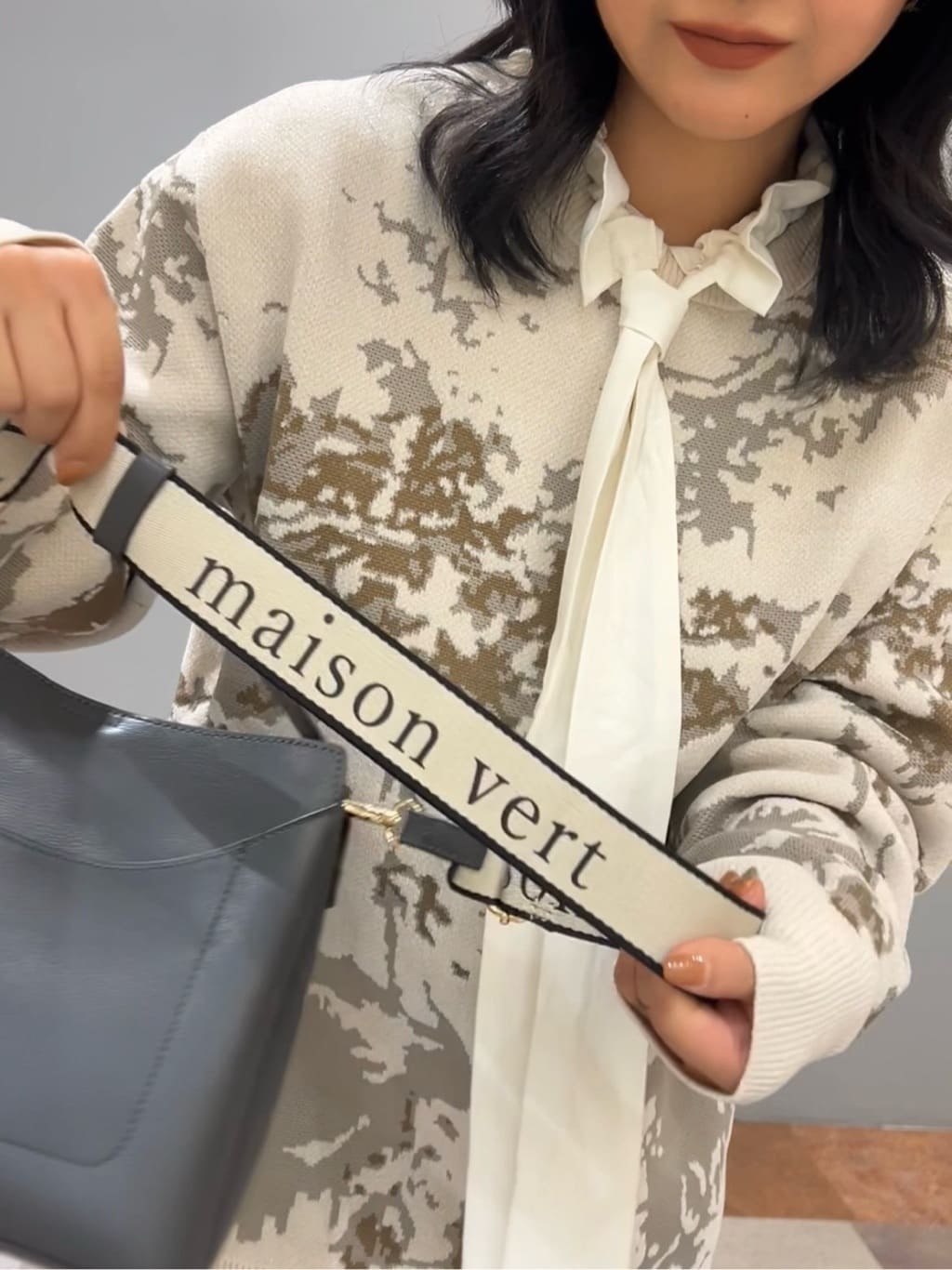 ひらのみさんの「THE SHOP TK｜◆【ONOFF活躍/セレモニー/通勤】ギャザーリボンタイブラウス/洗える」を使ったコーディネート