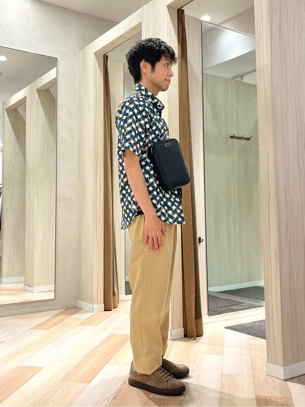 URAさんの「TAKEO KIKUCHI｜【COOL CITY WEAR】籠目アート柄 サッカーシャツ /通気性」を使ったコーディネート