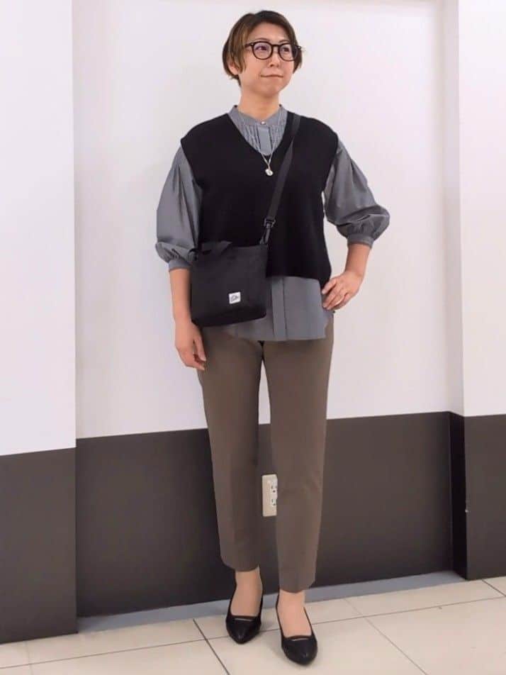 じゅりさんの「Reflect｜【程よいゆとり感／体型カバー】ピンタックデザインシャンブレーブラウス」を使ったコーディネート