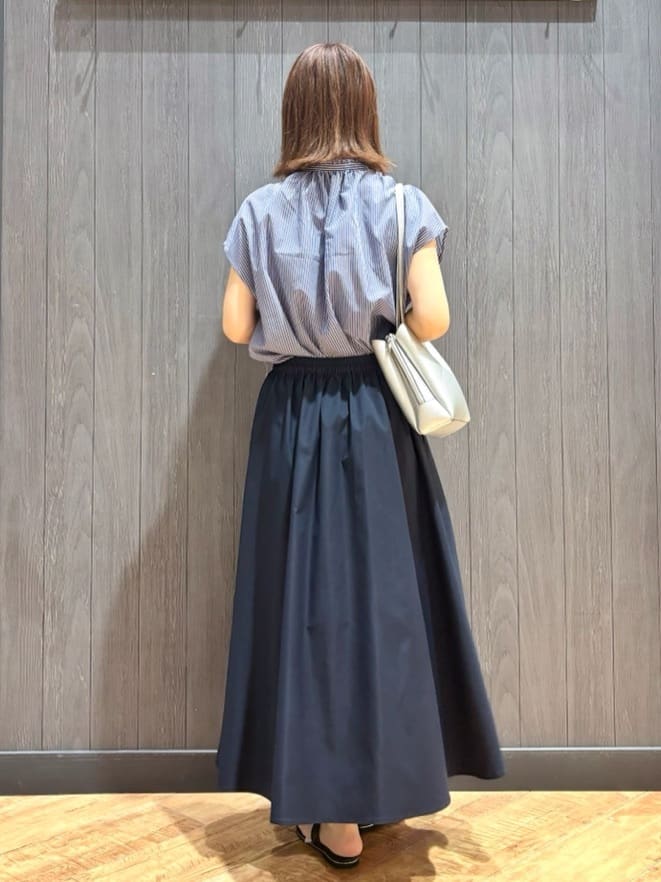 meiさんの「SHOO･LA･RUE｜【洗える/S-LL/撥水】タックギャザー フレアスカート」を使ったコーディネート