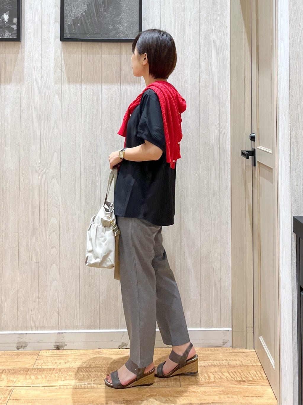 shirayuuuさんの「SHOO･LA･RUE｜【S-LL】透かし編みが大人上品 マルチボタンニットカーディガン」を使ったコーディネート