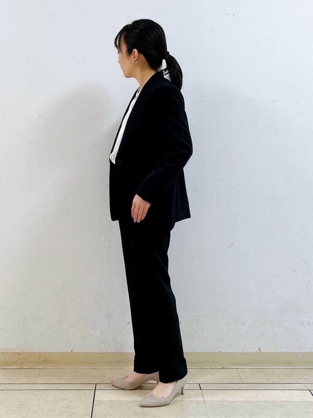 hattoriさんの「INDIVI｜【洗える／UVケア／スーツ】ストレッチノーカラージャケット」を使ったコーディネート