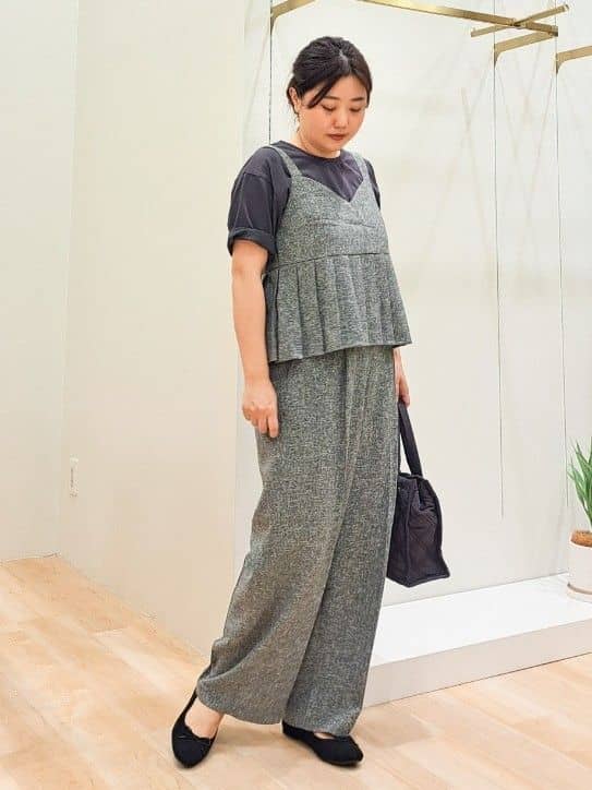 ふるさんの「grove｜【2点SET/体型カバー】夏から秋まで着まわせる！プリーツビスチェセットアップ」を使ったコーディネート