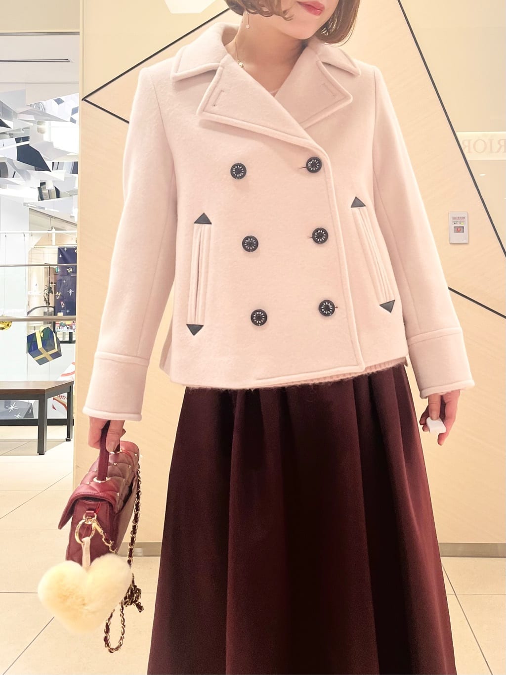 yahataさんの「DRESSTERIOR｜アルパカブレンドVネックニット」を使ったコーディネート