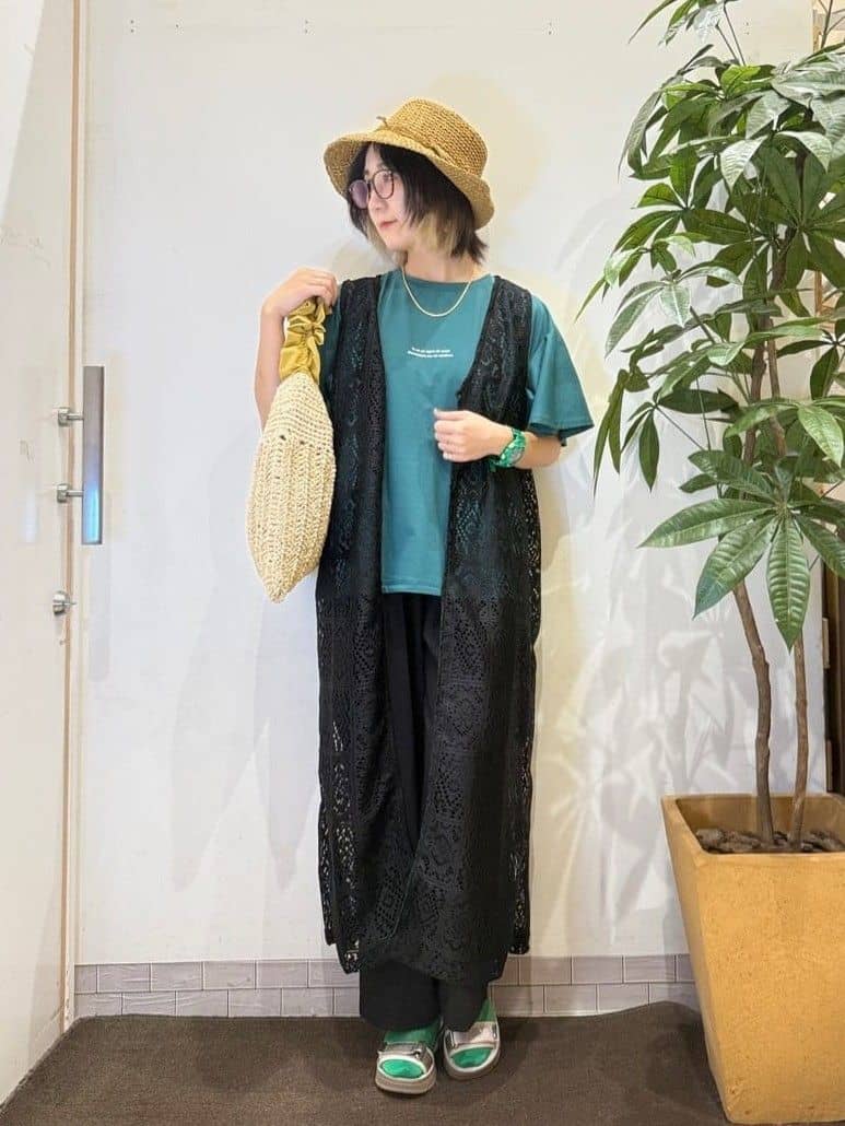 misakiさんの「SHOO･LA･RUE｜【S-LL】華やかさをプラスする 裾刺繍ストレートパンツ」を使ったコーディネート