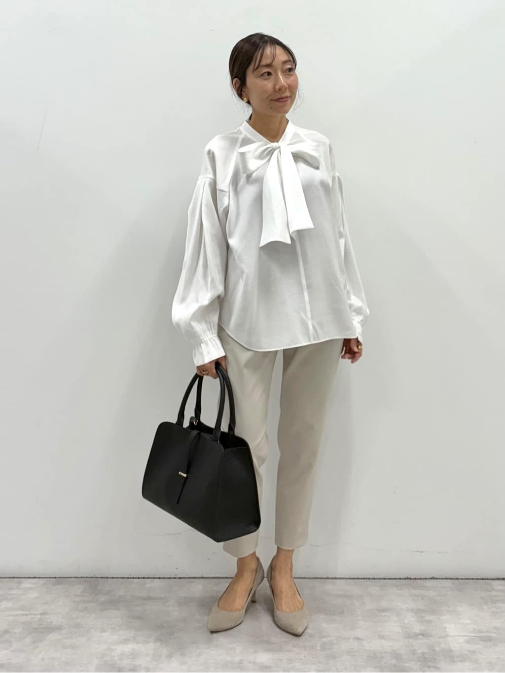 YUさんの「INDIVI｜◆【2点セット／UVケア】ツイードジレ＆ボウタイブラウス カセット服」を使ったコーディネート