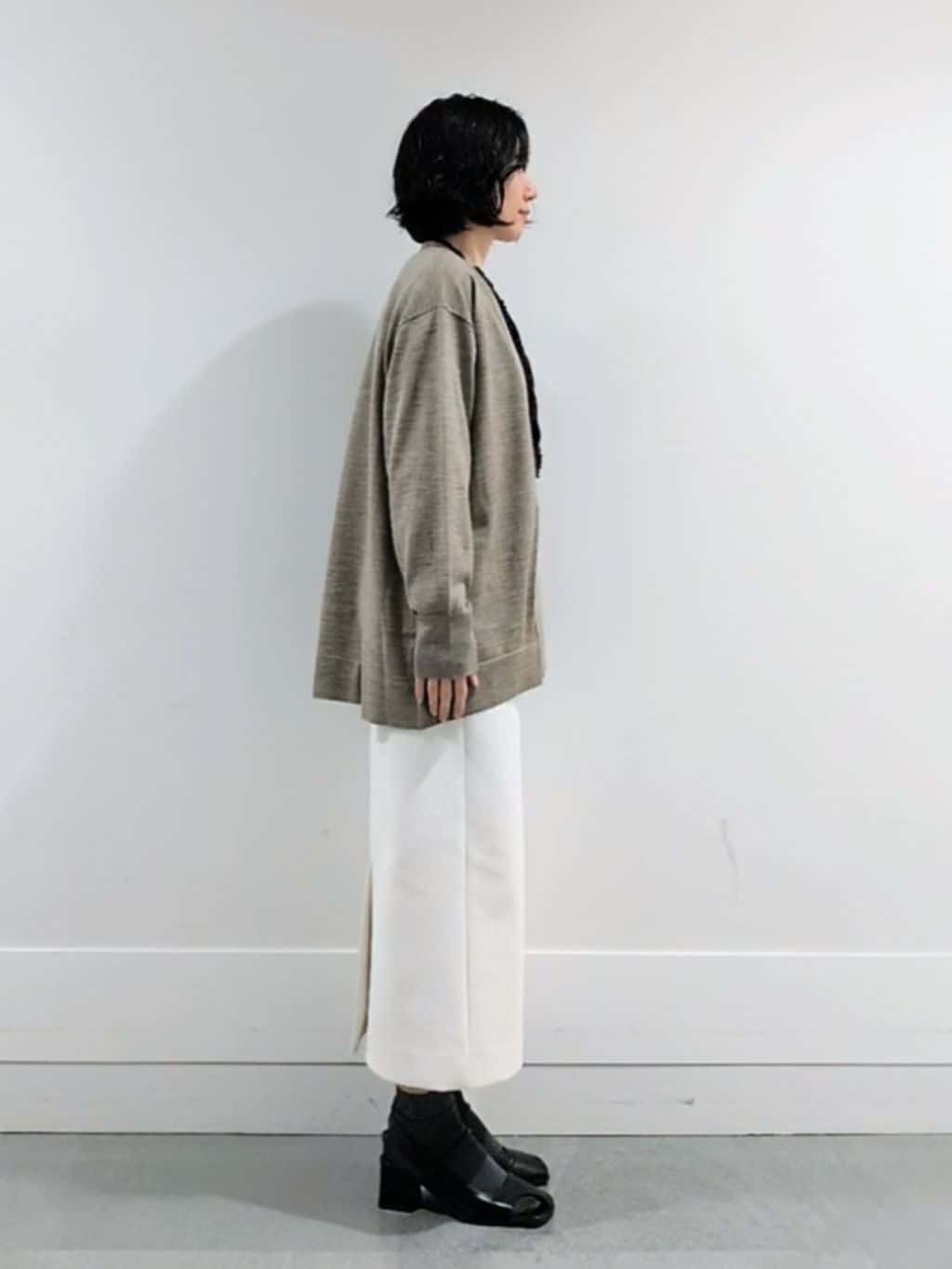 ミズタさんの「UNTITLED｜【アンサンブル可/洗える/ボタンなし】シルクウールカシミヤ 着流しカーディガン」を使ったコーディネート