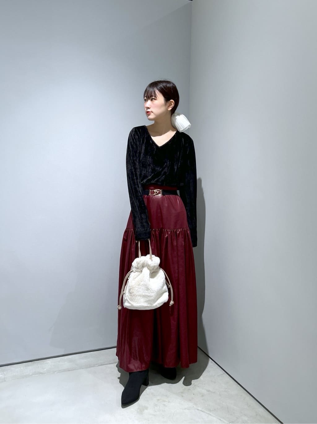 Renoさんの「INDIVI｜レザーライクマキシスカート」を使ったコーディネート