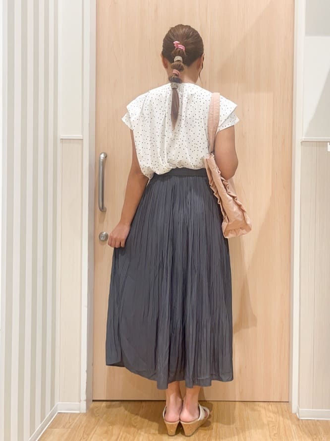 natsumiさんの「SHOO･LA･RUE｜【S-LL/ひんやり】きちんと見えで好印象 ドット柄デザイントップス」を使ったコーディネート