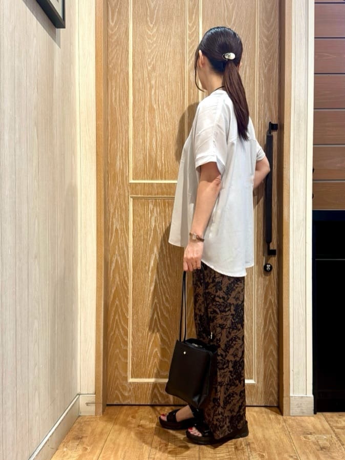 KAORIさんの「SHOO･LA･RUE｜【洗える/プチプラ】大人の抜け感をプラスする バンドカラーシャツ」を使ったコーディネート