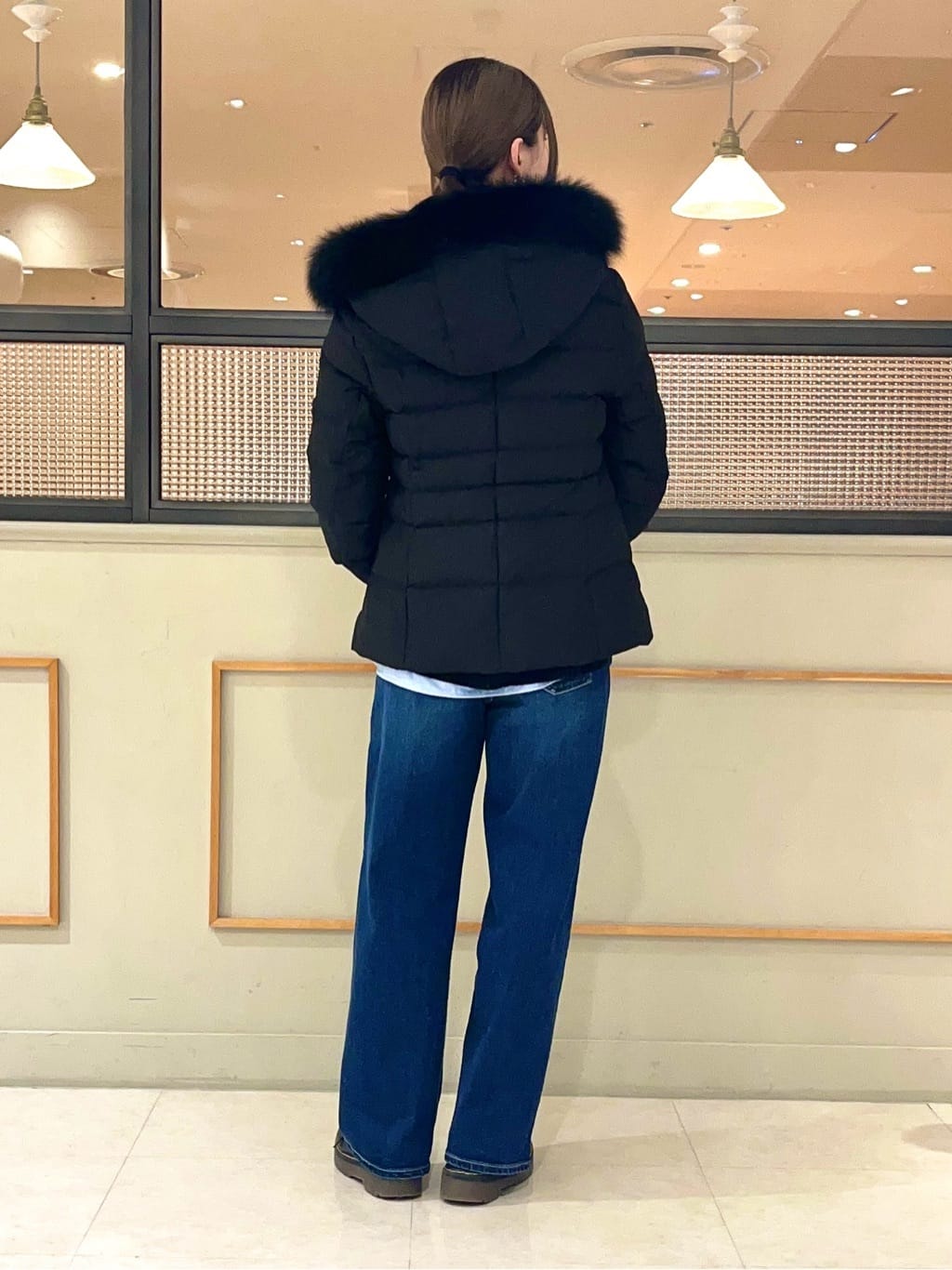kumiさんの「INDIVI｜【名品／撥水／抗菌防臭】ショート丈リサイクルダウンコート」を使ったコーディネート