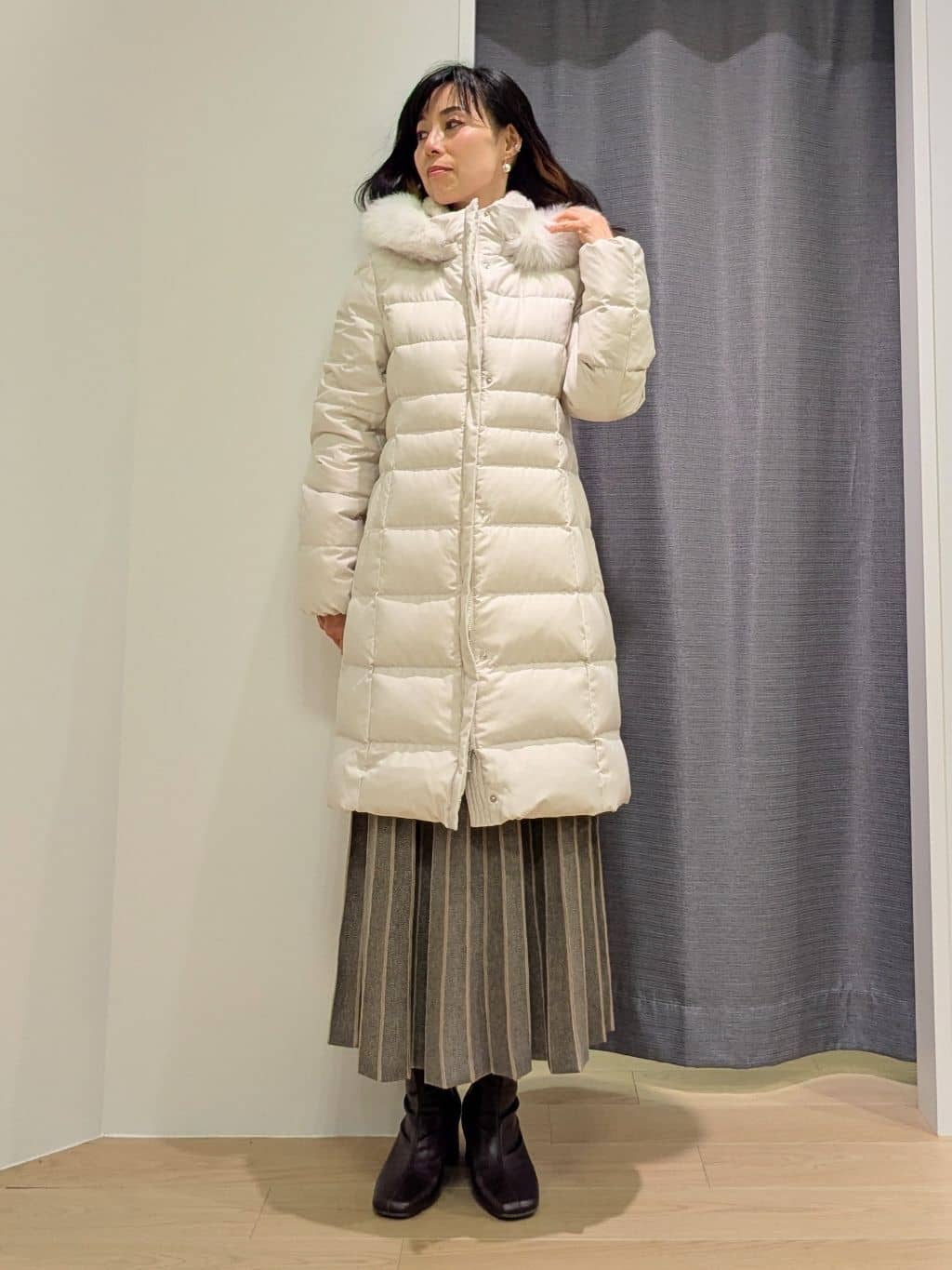 miiさんの「INDIVI｜【名品／撥水／抗菌防臭】ロング丈リサイクルダウンコート」を使ったコーディネート