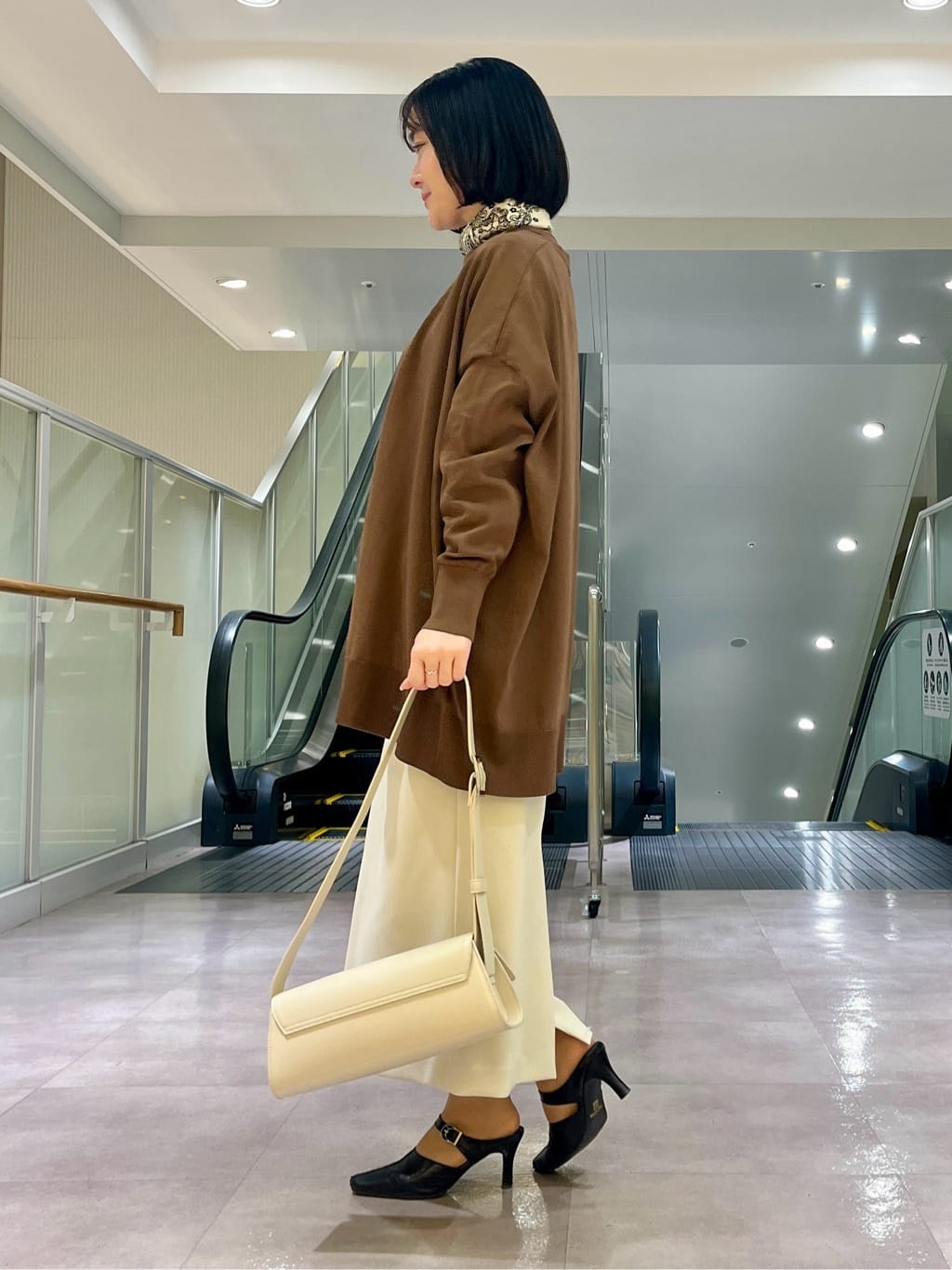 ちりんさんの「UNTITLED｜◆【manipuri】65cm&times;65cm シルクスカーフ」を使ったコーディネート