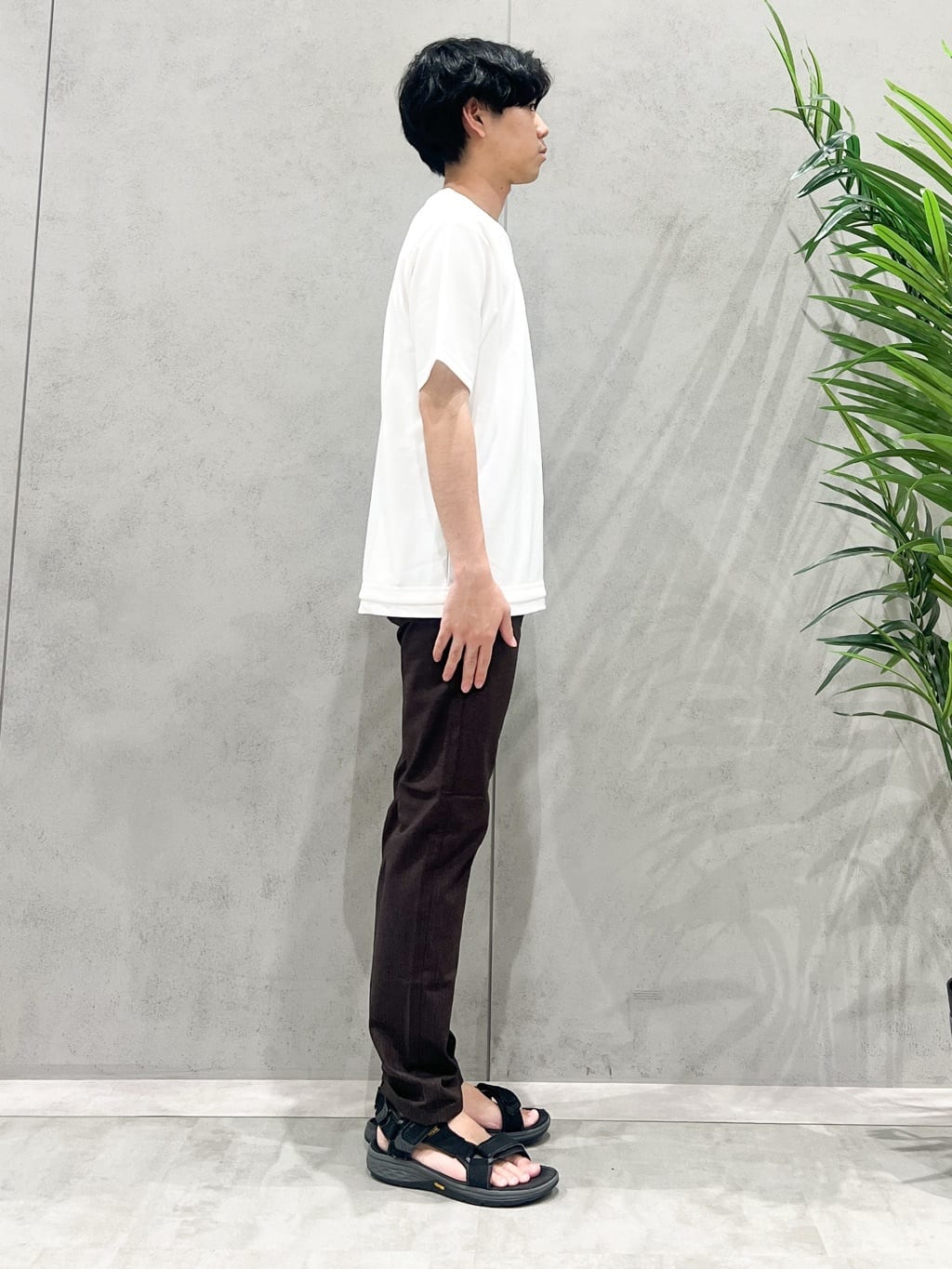 SHI-MAさんの「THE SHOP TK｜ツイルキーネック 半袖Tシャツ 接触冷感/洗濯機OK」を使ったコーディネート